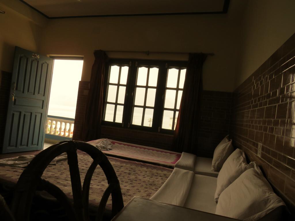 Lake Vision Guesthouse Pokhara Esterno foto