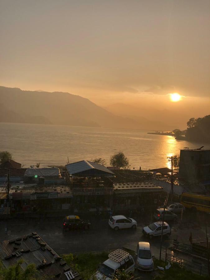 Lake Vision Guesthouse Pokhara Esterno foto