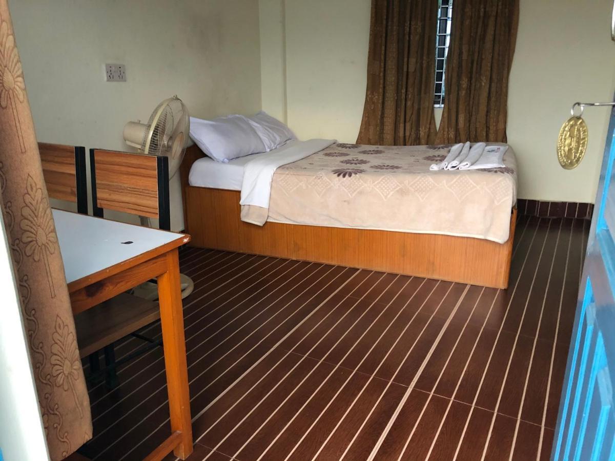 Lake Vision Guesthouse Pokhara Esterno foto